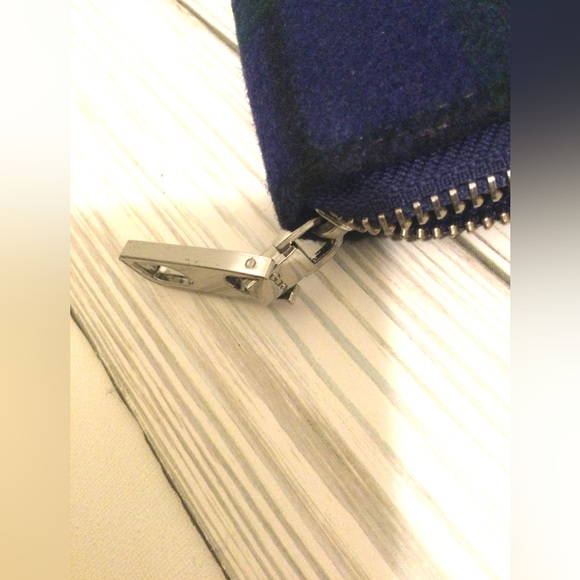 Gap Plaid Tablet Case 🌸 - Picture 7 of 9